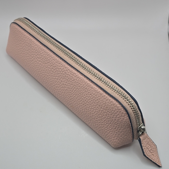 Trish McEvoy Blush Pink Brush Holder - Picture 5 of 5